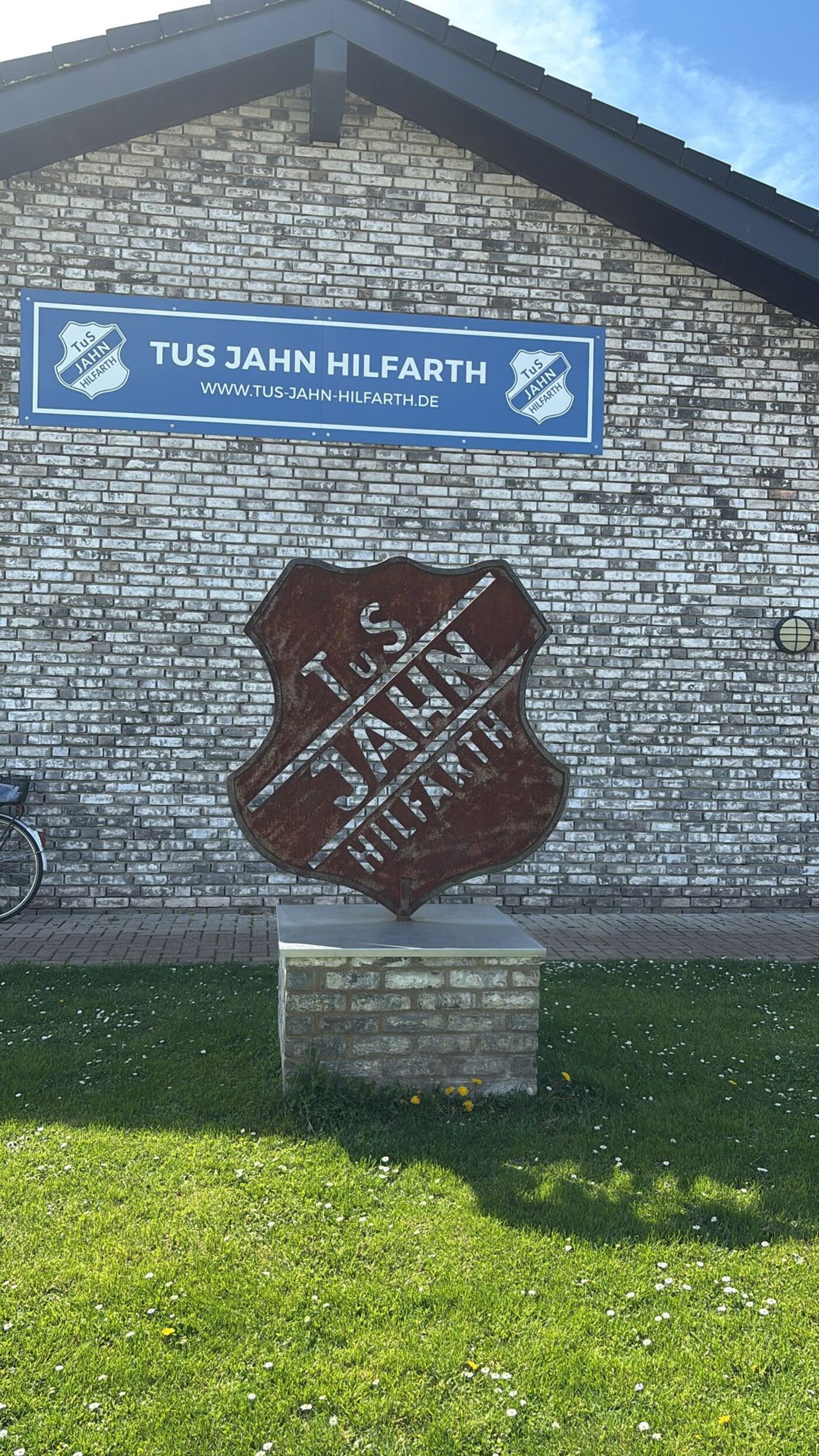 Stahlwappen am Vereinsheim